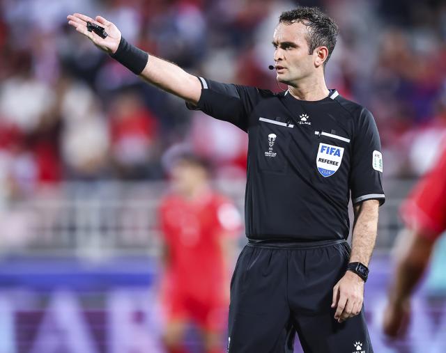 立博-塔吉克嫩哨执法中沙战 仅17场国际比赛执法经验